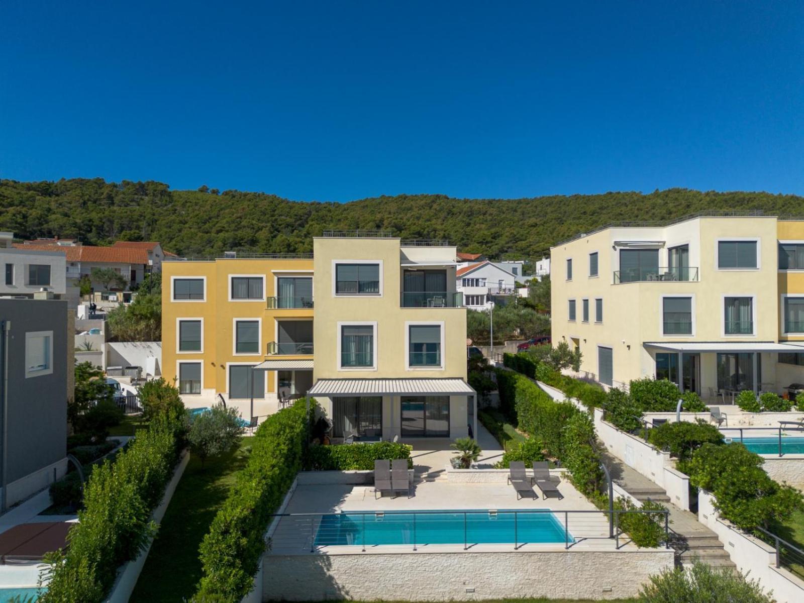 Acadia Beach Villas & Apartments Slatine Exterior photo